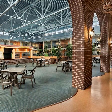 Ramada By Wyndham Fredericton Hotel Ngoại thất bức ảnh
