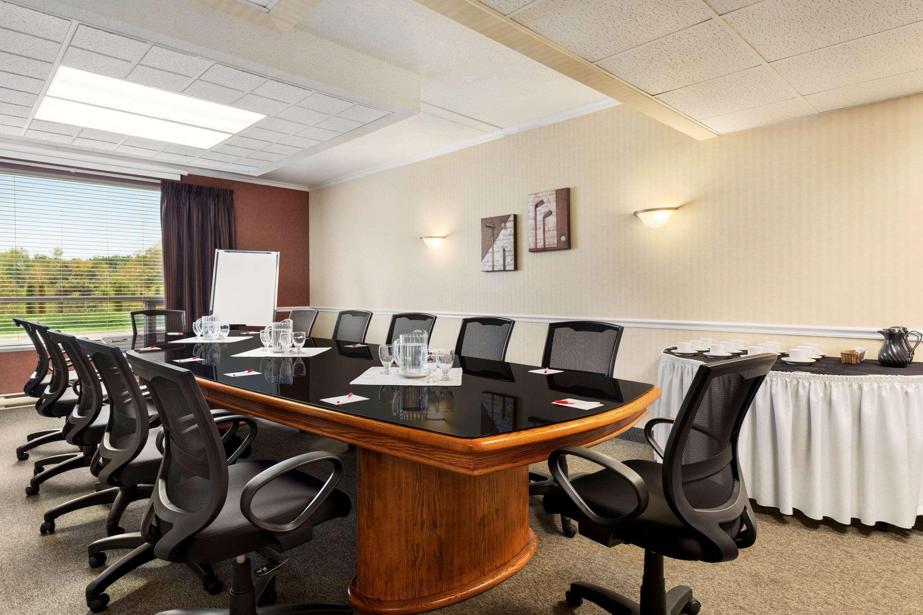 Ramada By Wyndham Fredericton Hotel Ngoại thất bức ảnh