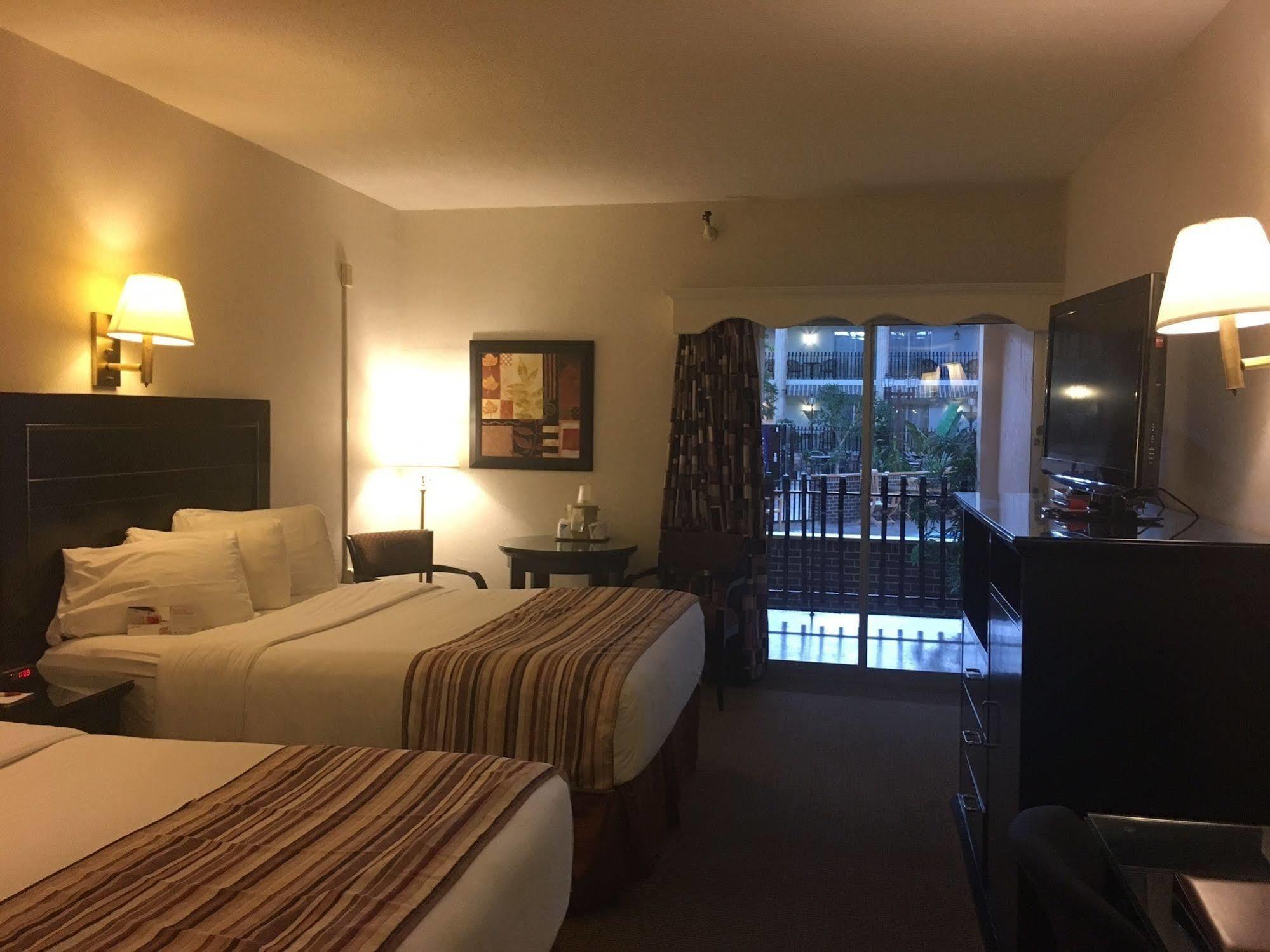 Ramada By Wyndham Fredericton Hotel Ngoại thất bức ảnh